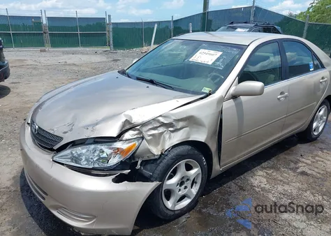 2004 Toyota Camry Le z USA, uszkodzony, nr VIN 4T1BE32K44U887767
